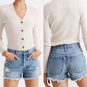 Madewell the relaxed short distressed denim shorts women’s size 30‎